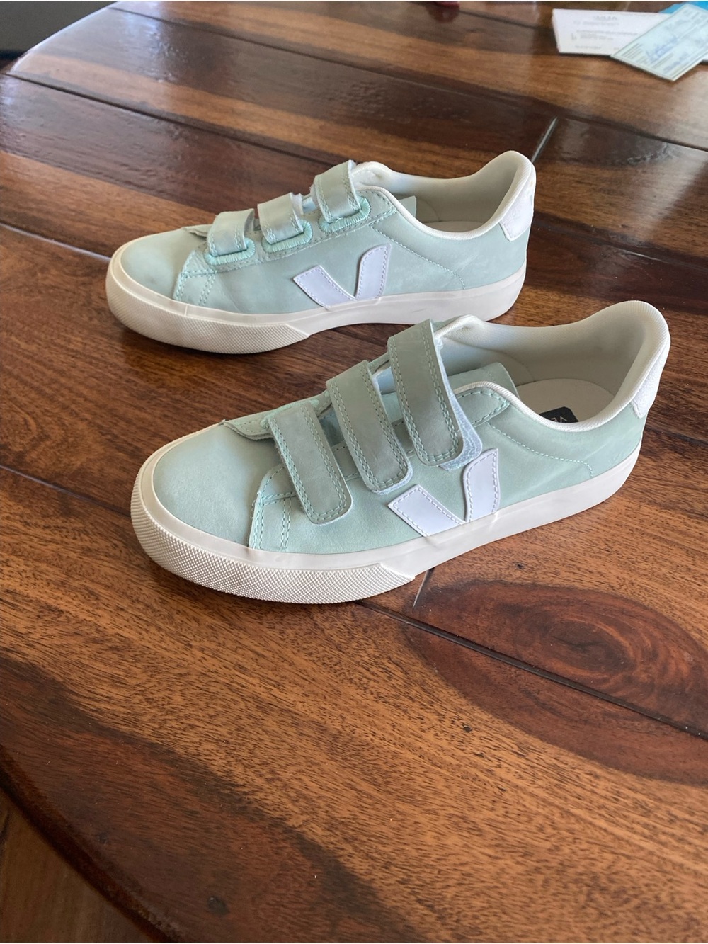 Veja Mint and White Velcro Low-Top Sneakers
